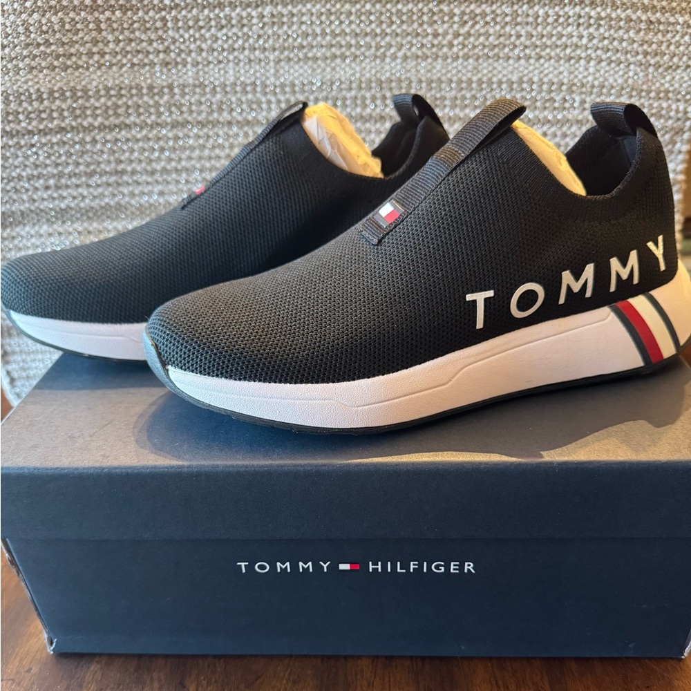 Womens Tommy HilfigerAliah Slip on
Black 5.5